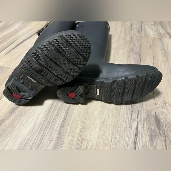 CLEARANCE| Hunter Back Adjustable Rain Boots in great condition - W6 - Picture 4 of 6